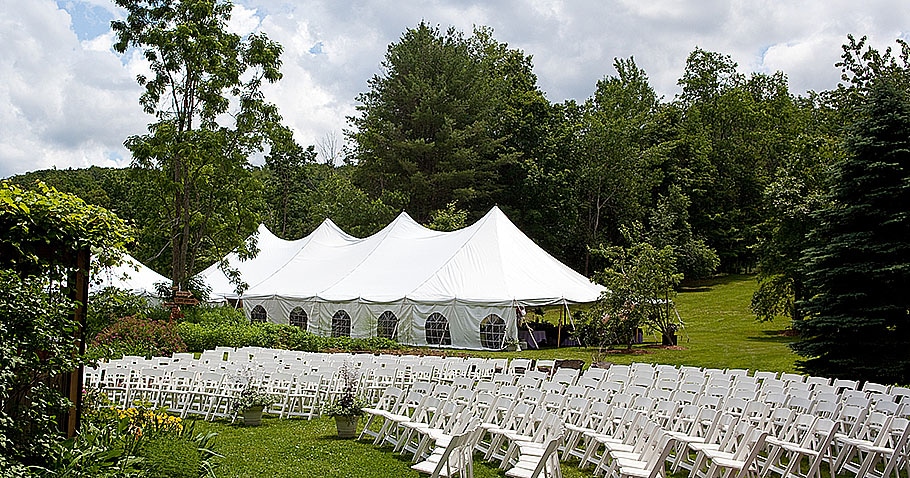 Why Rent A Portable Dance Floor For Your Outdoor Wedding Event